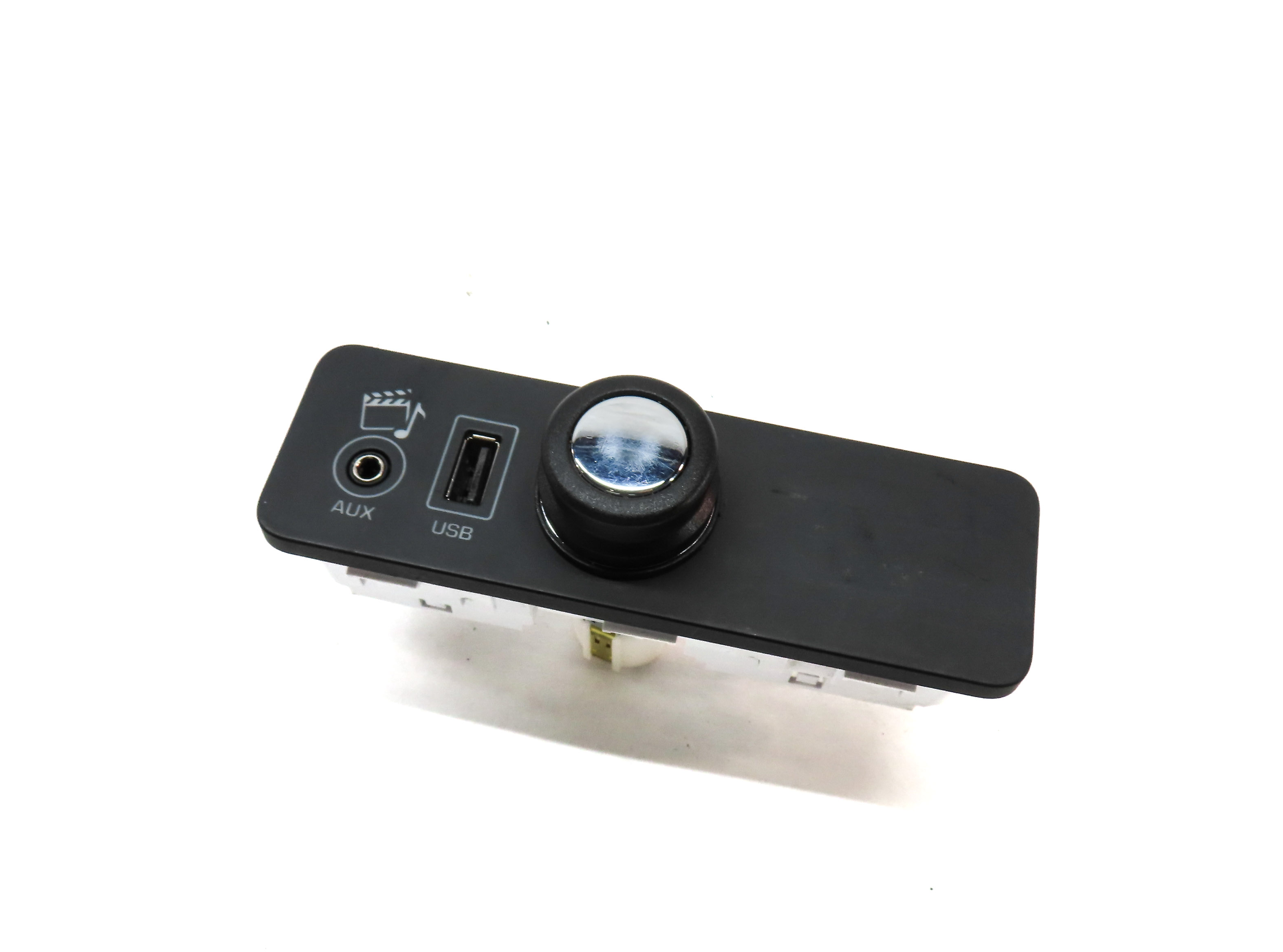2015 LAND RANGE ROVER SPORT (L494) AUX IN JACK w/USB PANEL — exact item pictured
